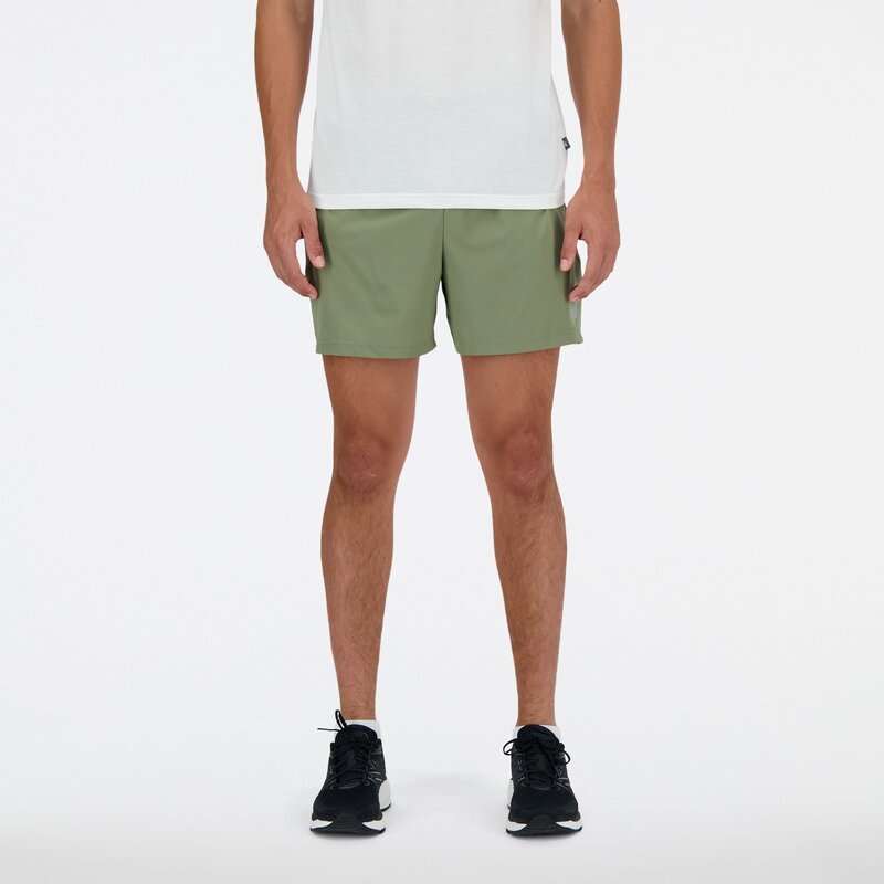 

Шорты мужские короткие для бега New Balance, цвет dark olivine