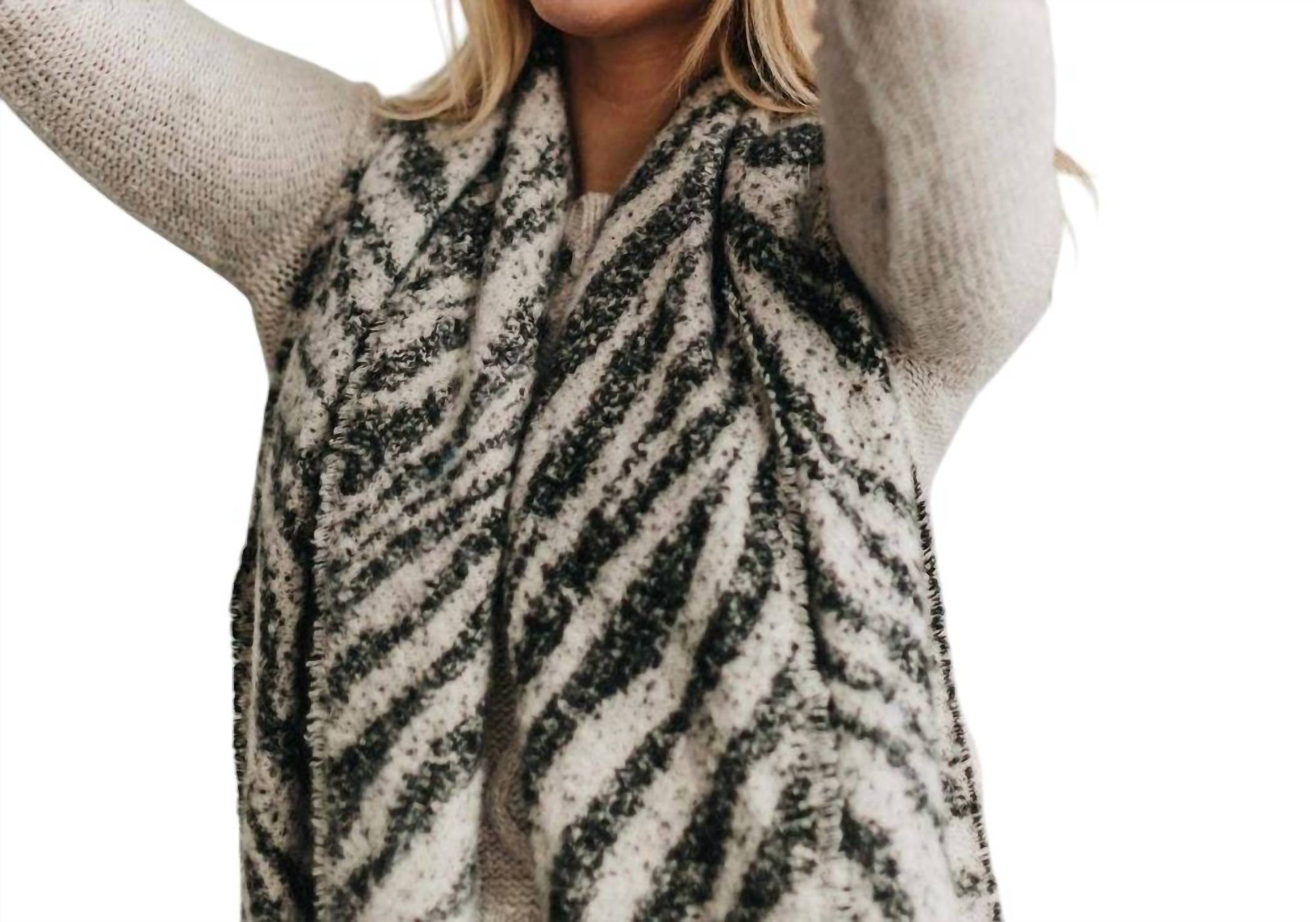 

Шарф Brooke Zebra белого цвета Pretty Simple