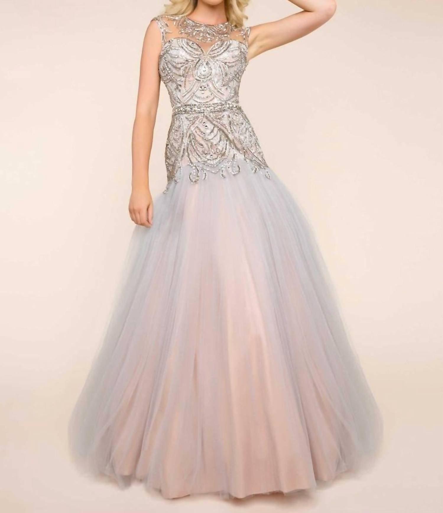 

Платиновое бальное платье с иллюзорным корсажем и бисерной отделкой Mac Duggal, платиновый