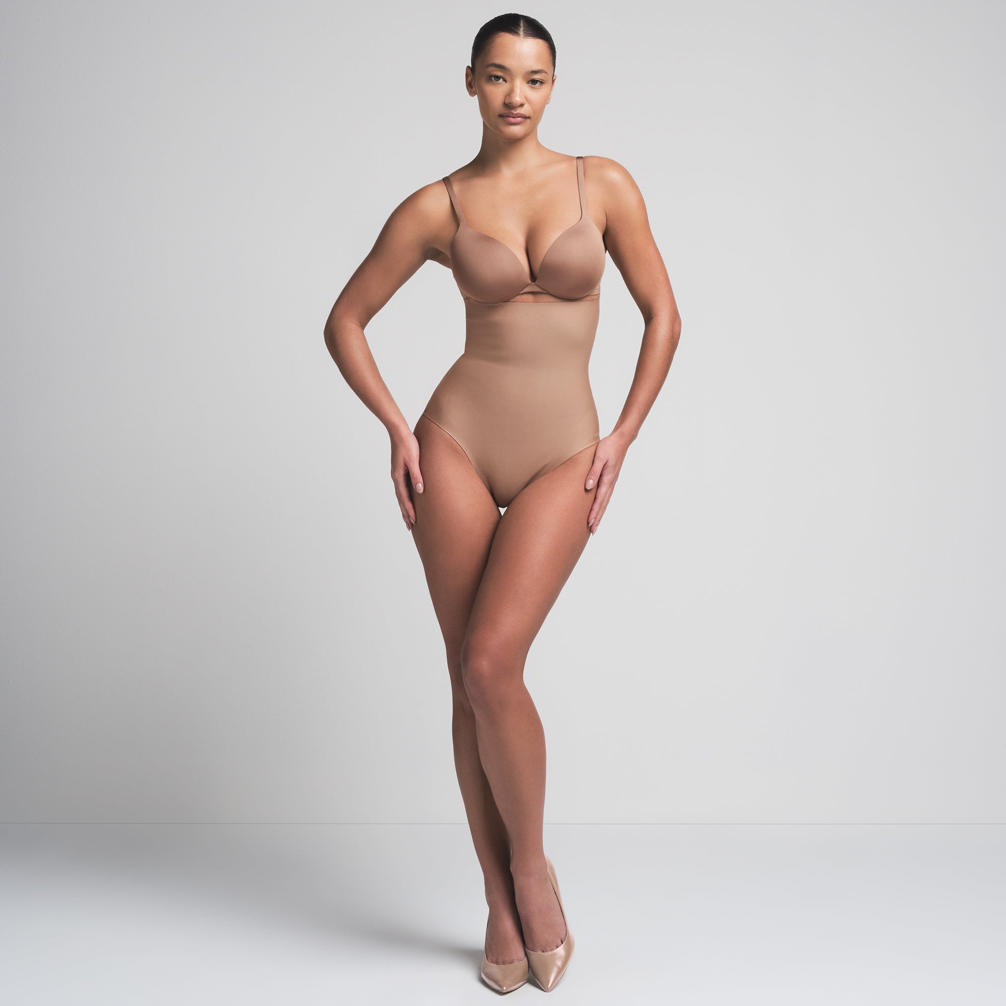 

Трусы Core Sculpt с высокой талией SKIMS, цвет sienna