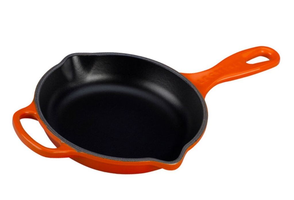 

Le Creuset Сковорода для жарки и сервировки чугунная, красная, 23 см