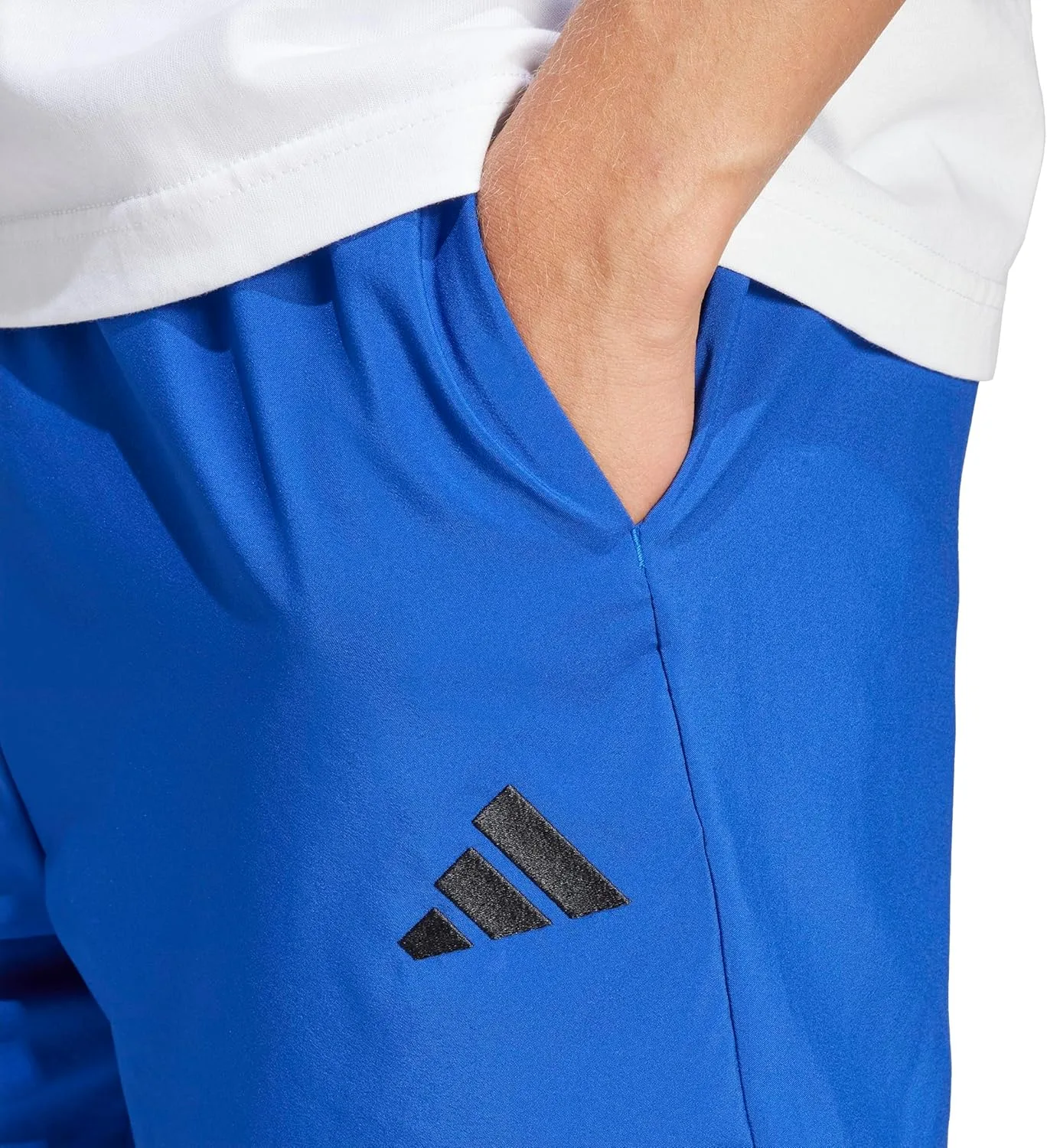 Мужские шорты adidas Essentials Small Chelsea Logo — фото 4