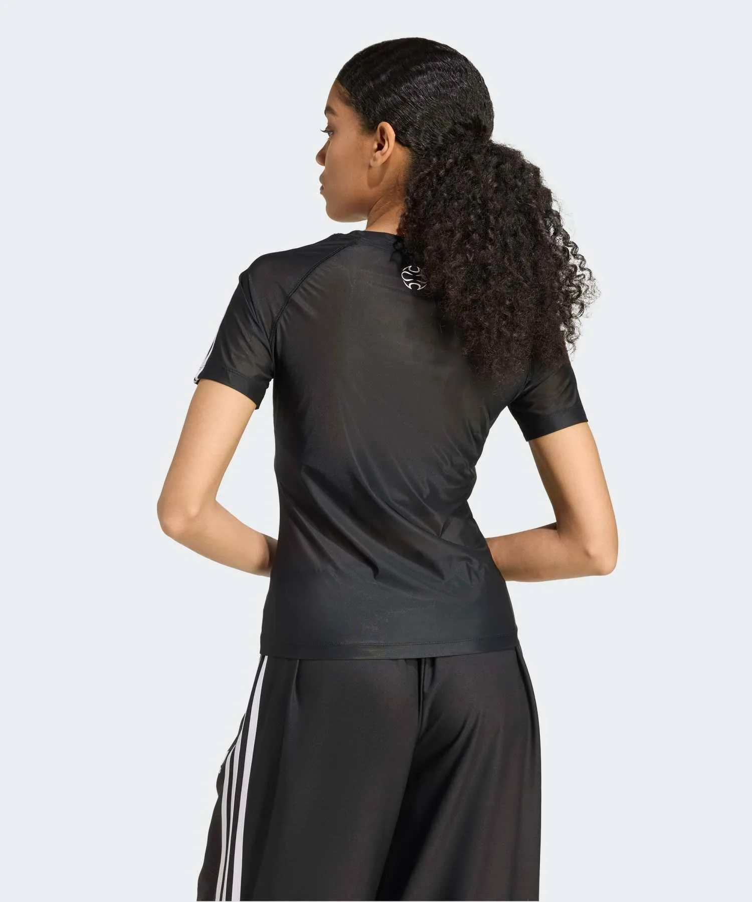 Женская футболка slim fit с футбольным дизайном Adilenium Season 4 Team Geist adidas Originals черная — фото 2