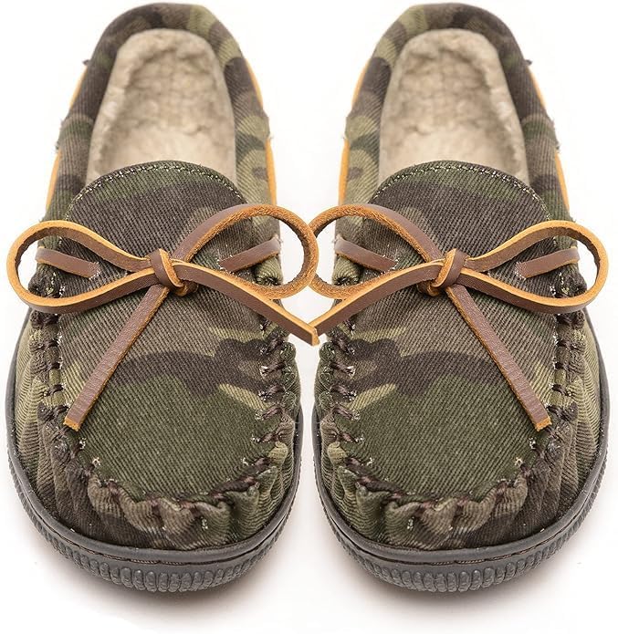 Мокасины-тапочки Minnetonka Kid's с жесткой подошвой и плюшевой подкладкой, зеленый — фото 2