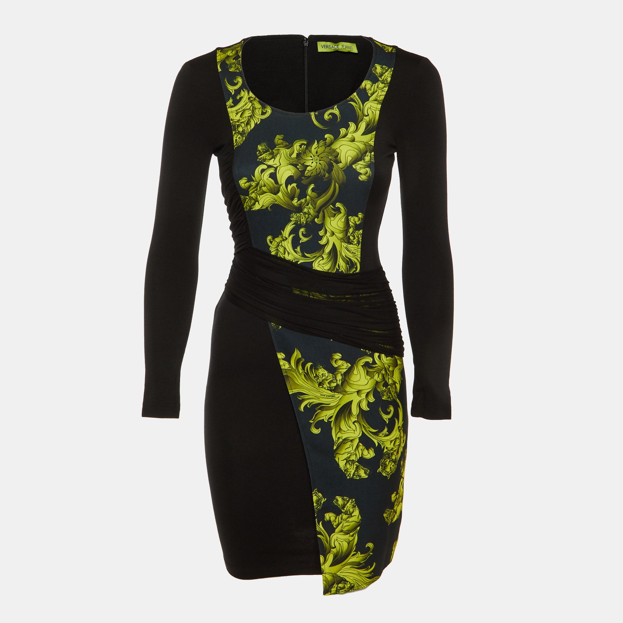 

Платье-футляр Versace Jeans с черным барочным принтом и сборками