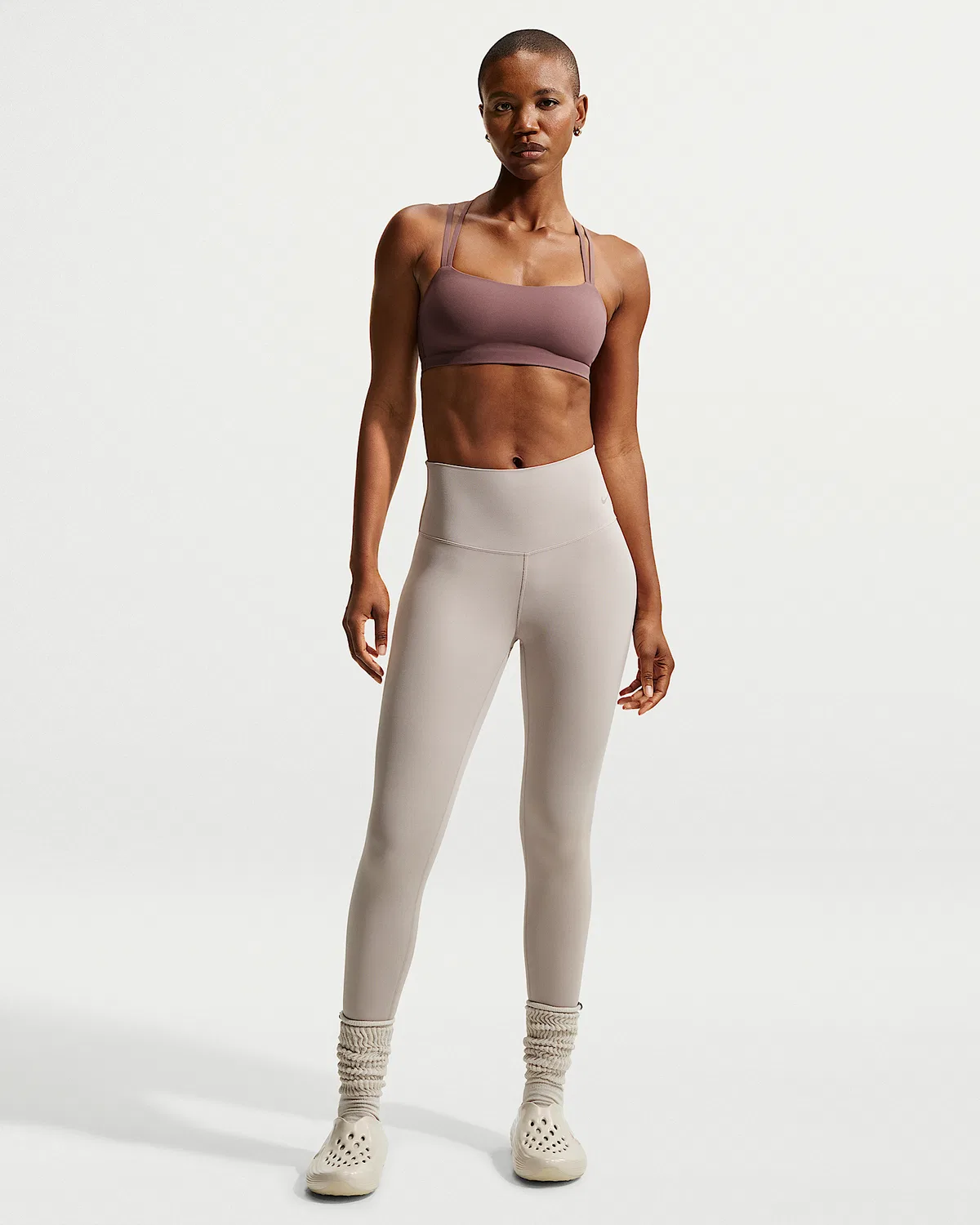 Женский спортивный бюстгальтер Nike Zenvy Strappy с легкой поддержкой и чашками, Tattoo/White — фото 4