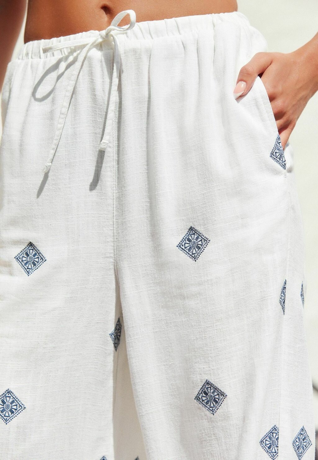 

Брюки EMBROIDERED WIDE LEG Next, белый
