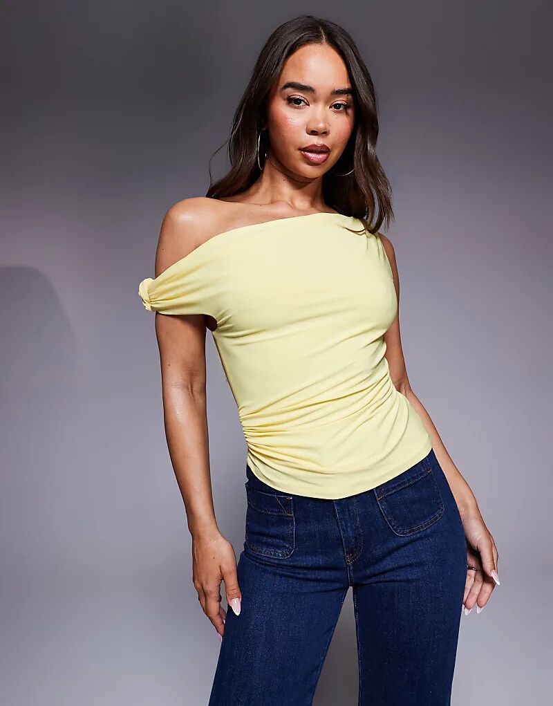 

Обтягивающий топ ASOS DESIGN с узлом на плече и асимметричным подолом желтого цвета
