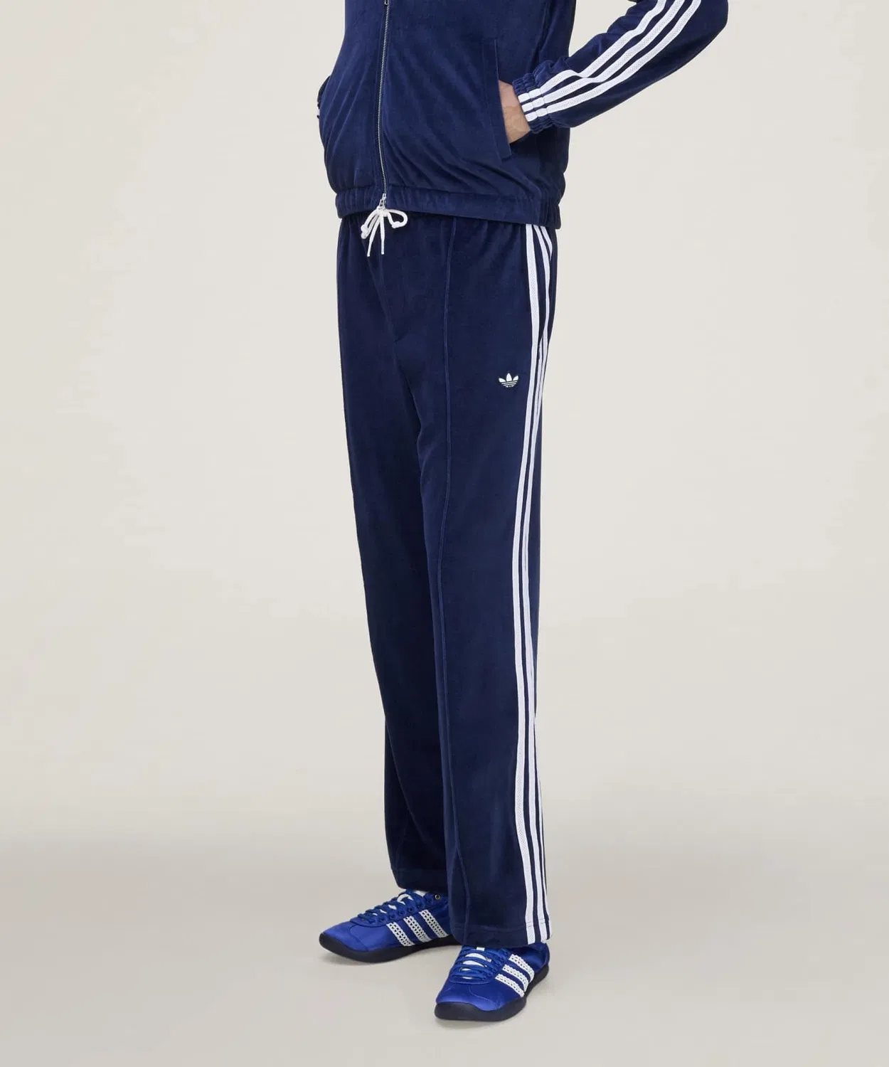 Тренировочные штаны adidas Originals by Wales Bonner велюровые синие