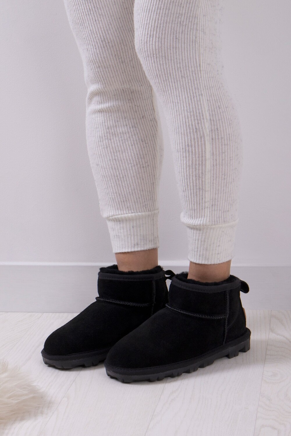 Женские мини-сапожки Grace из овчины Just Sheepskin, черный