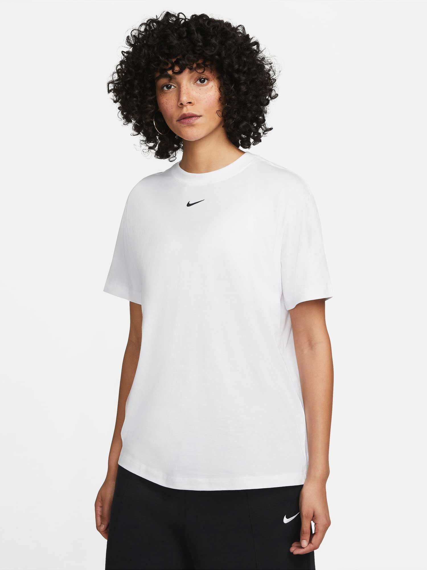 

Футболка Nike W NSW ESSNTL BF LBR, белый