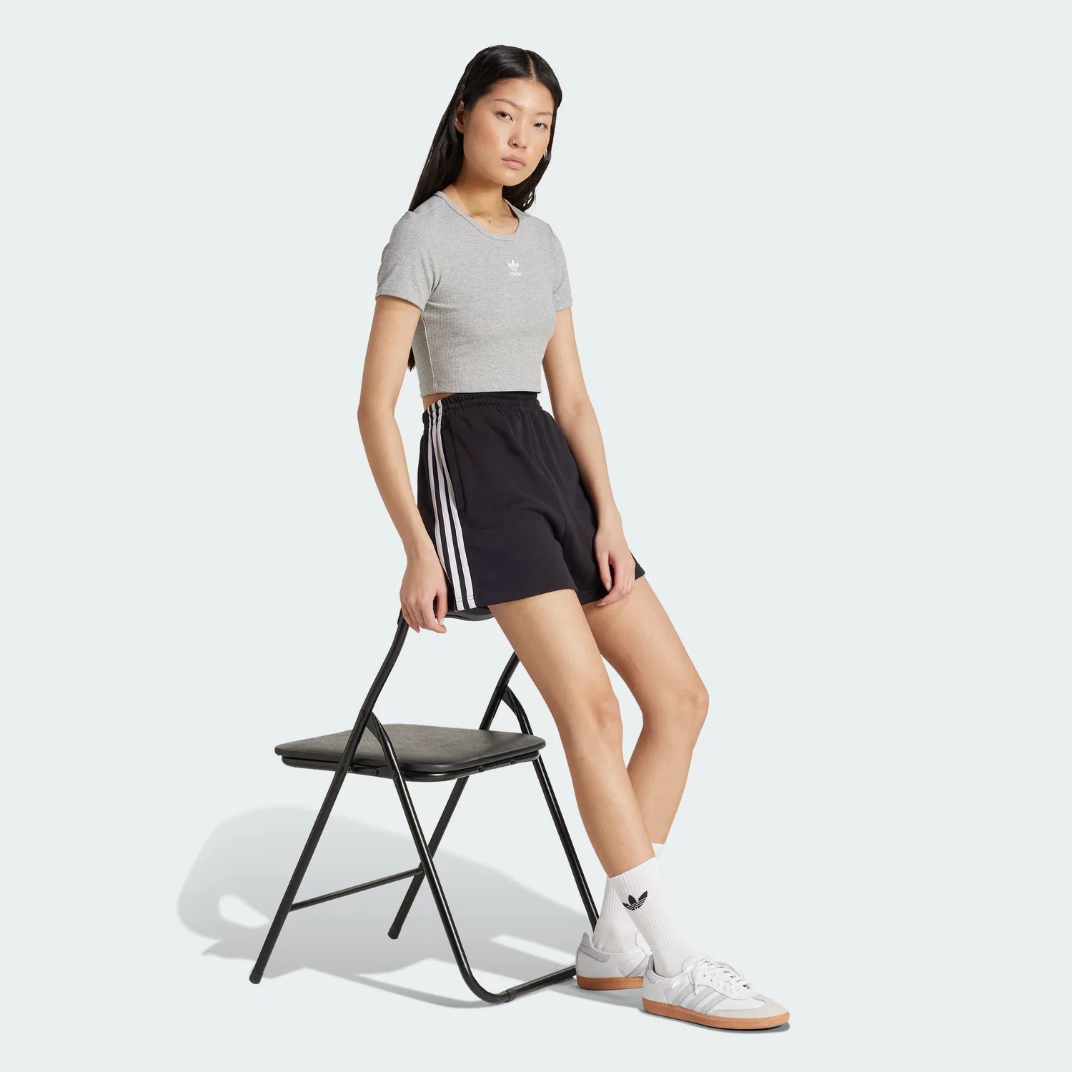 Женские чёрно-белые шорты Adidas Adicolor 3-Stripes из французского терри — фото 3