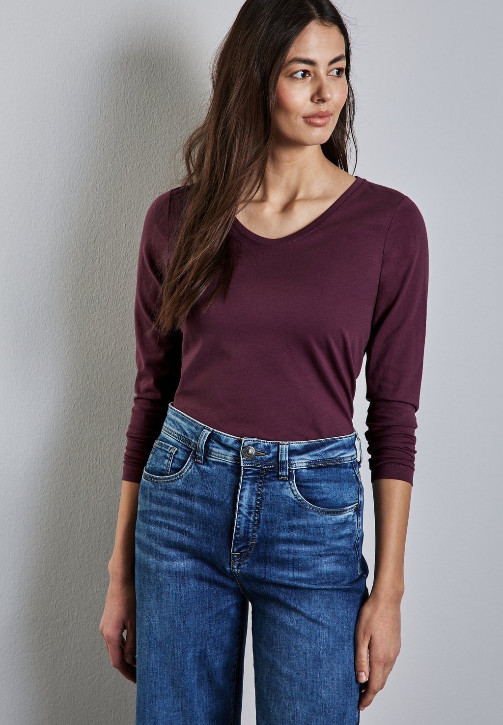 

Топ с длинными рукавами MIT GERUNDETEM V-NECK Street One, цвет Rot