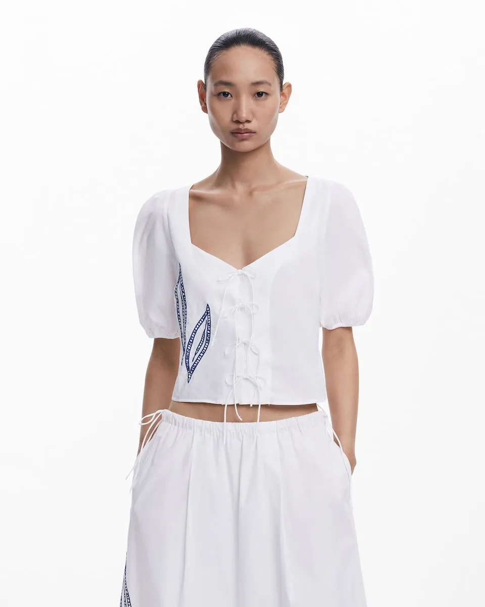 

Женская блузка с фонарными рукавами и вышивкой Desigual, белый