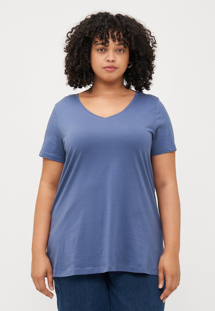 

Футболка ONLY Carmakoma CARBONNIE LIFE A SHAPE TEE , Vintage Indigo/Blue, Синий, Футболка ONLY Carmakoma CARBONNIE LIFE A SHAPE TEE , Vintage Indigo/Blue