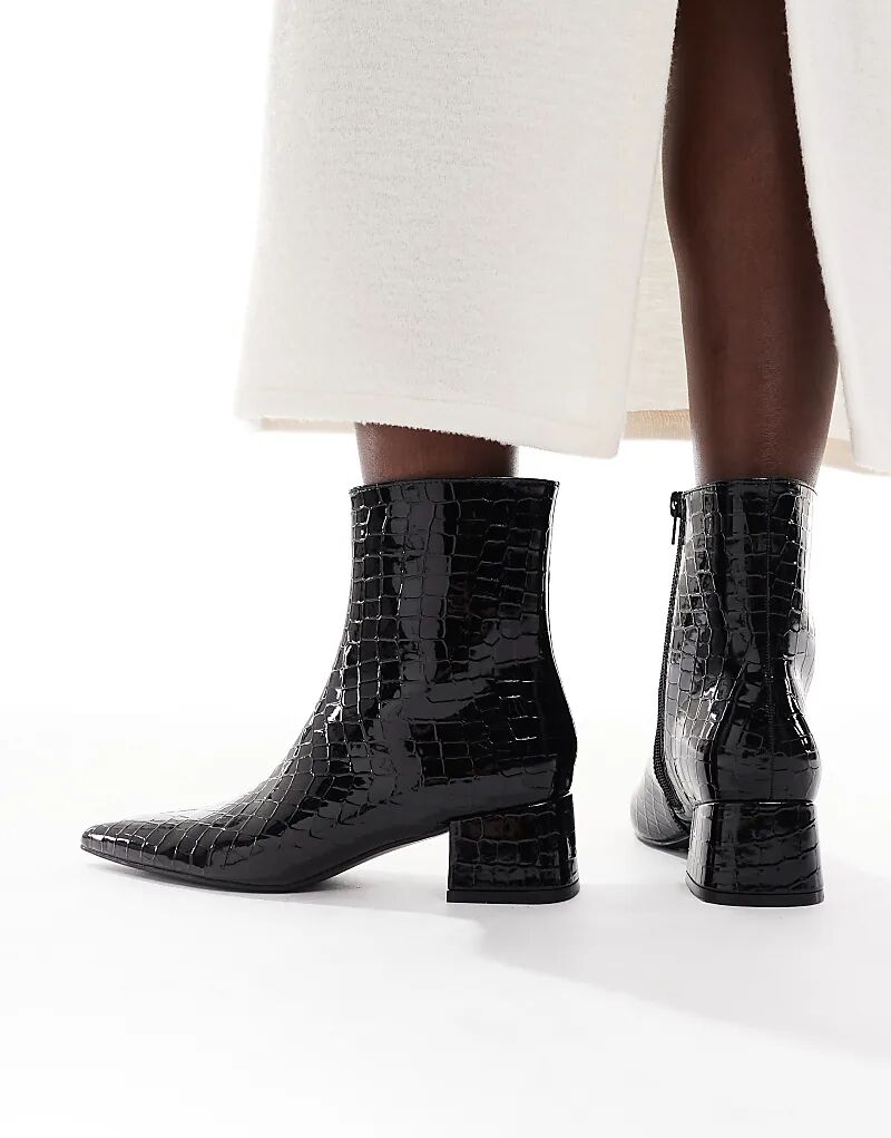 Сапоги Schuh Bridget на массивном каблуке из черной крокодиловой кожи — фото 2
