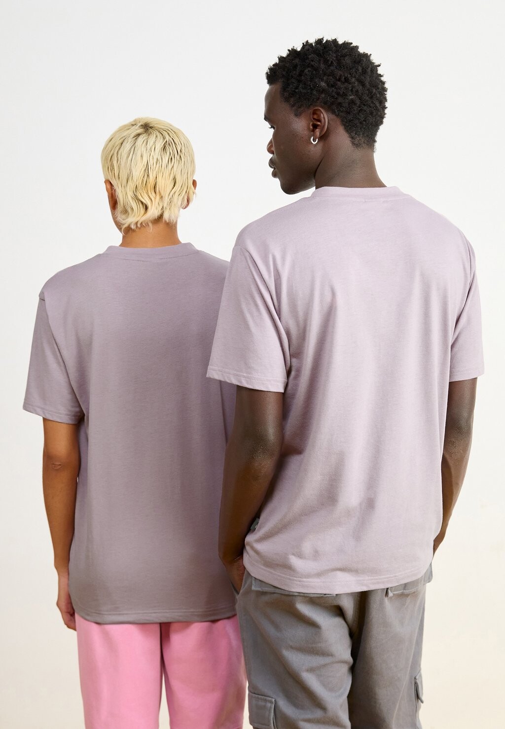 

Базовая футболка HOOPS UNISEX New Balance, сиреневый