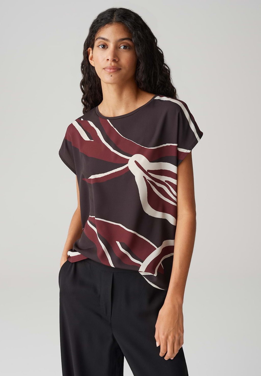 

Футболка с принтом REGULAR FIT PRINT OPUS, коричневый