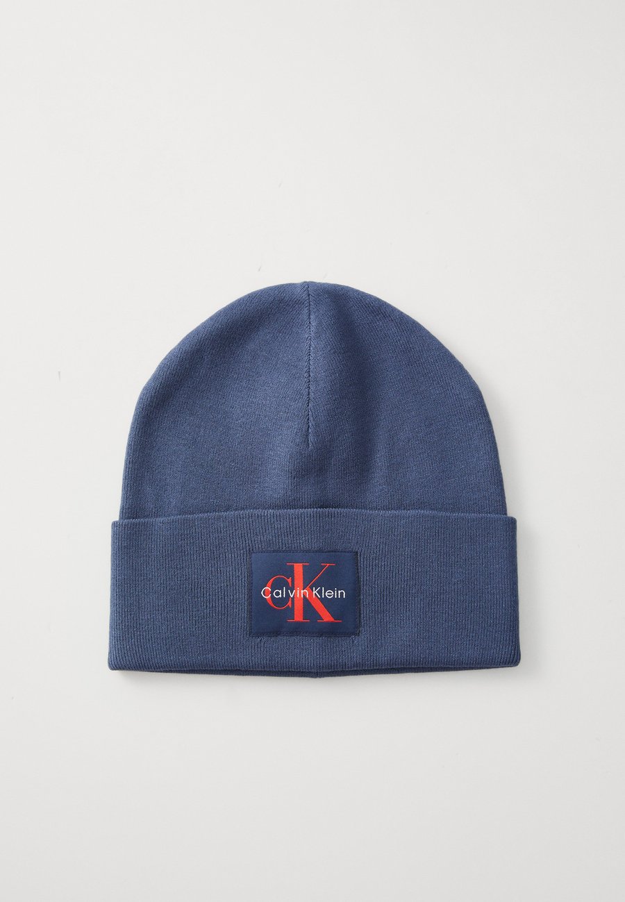 

Шапка Calvin Klein MONOLOGO PATCH UNISEX, Moonlit Ocean/Mottled Blue