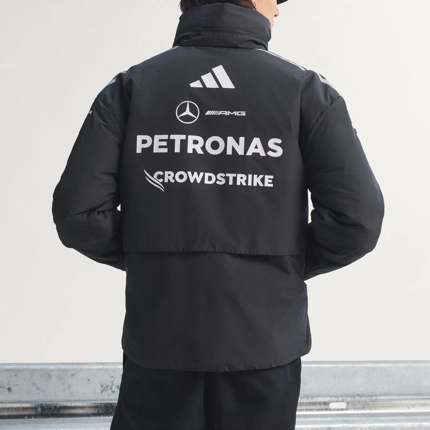 Куртка-пуховик Mercedes AMG Petronas Formula 1 Team Adidas, черный — фото 4