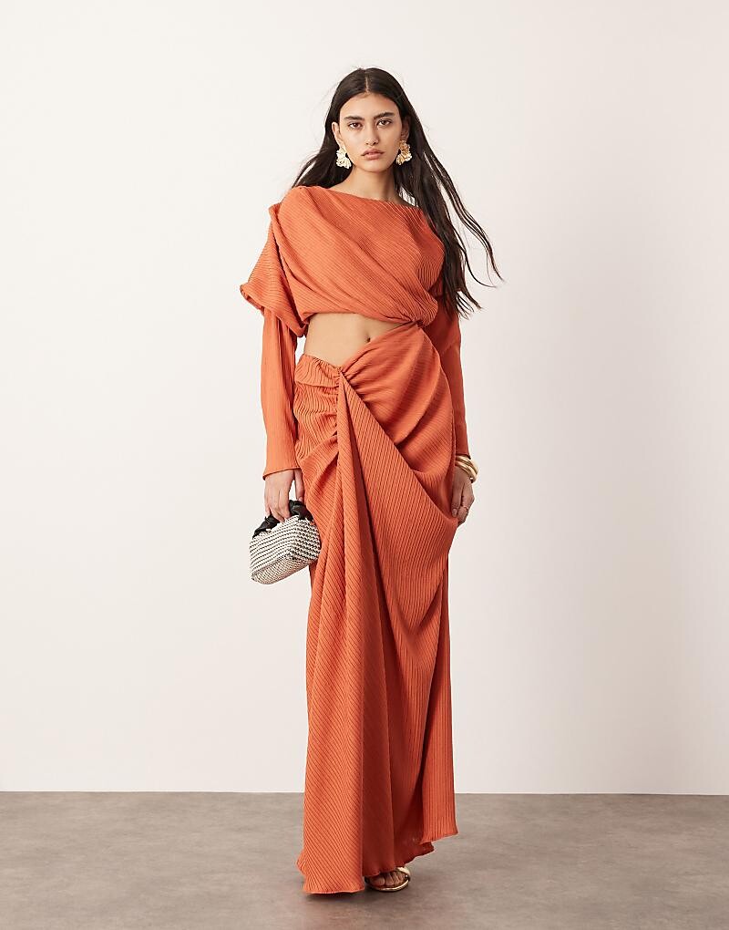 

ASOS EDITION – Premium – Ржаво-красное платье макси свободного кроя со складками и длинными рукавами