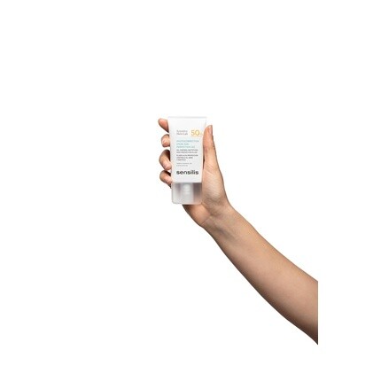 Фотокоррекция Pure Age Perfection 50 Fluid SPF 50 Матирующий и защитный с азелоглицином и пребиотиками Подходит для чувствительной кожи, жирной или склонной к акне 40 мл Sensilis — фото 3