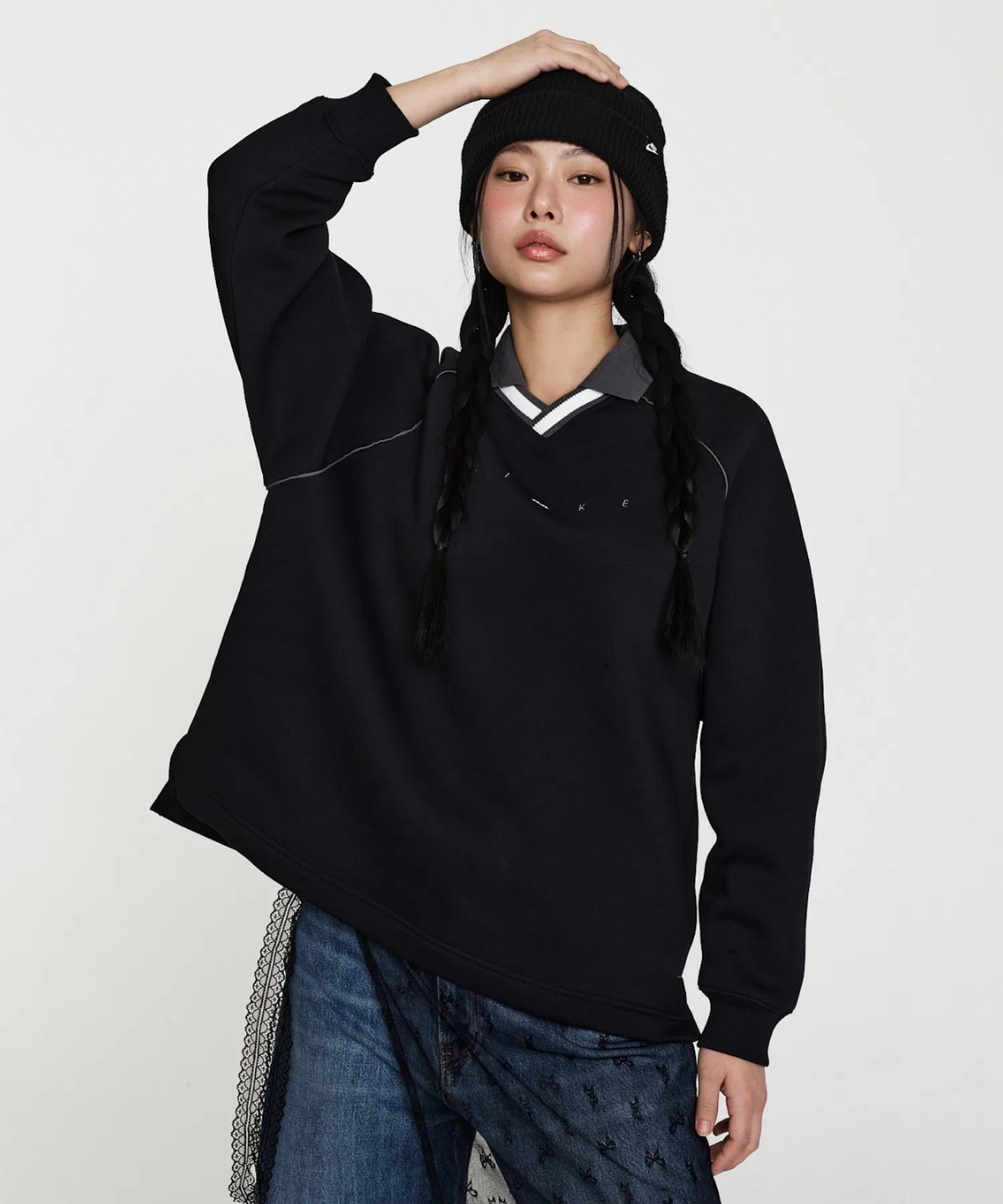 Женская флисовая футболка-поло Nike Sportswear Phoenix Fleece Oversized с графическим принтом IF0257-010, черная. — фото 2