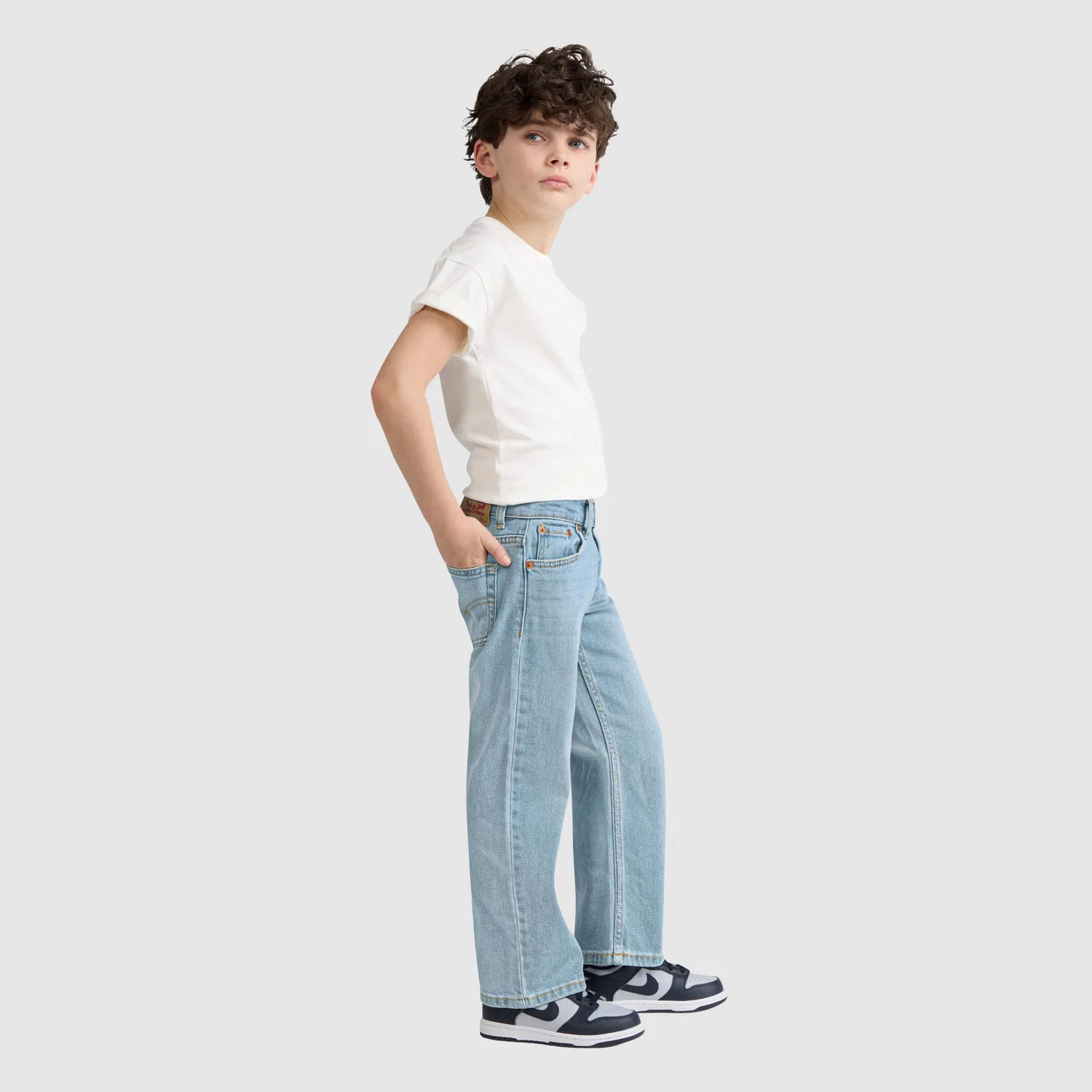 Джинсы прямого кроя 555 свободного кроя для мальчиков 4-7 лет Levi's, Light Wash — фото 3