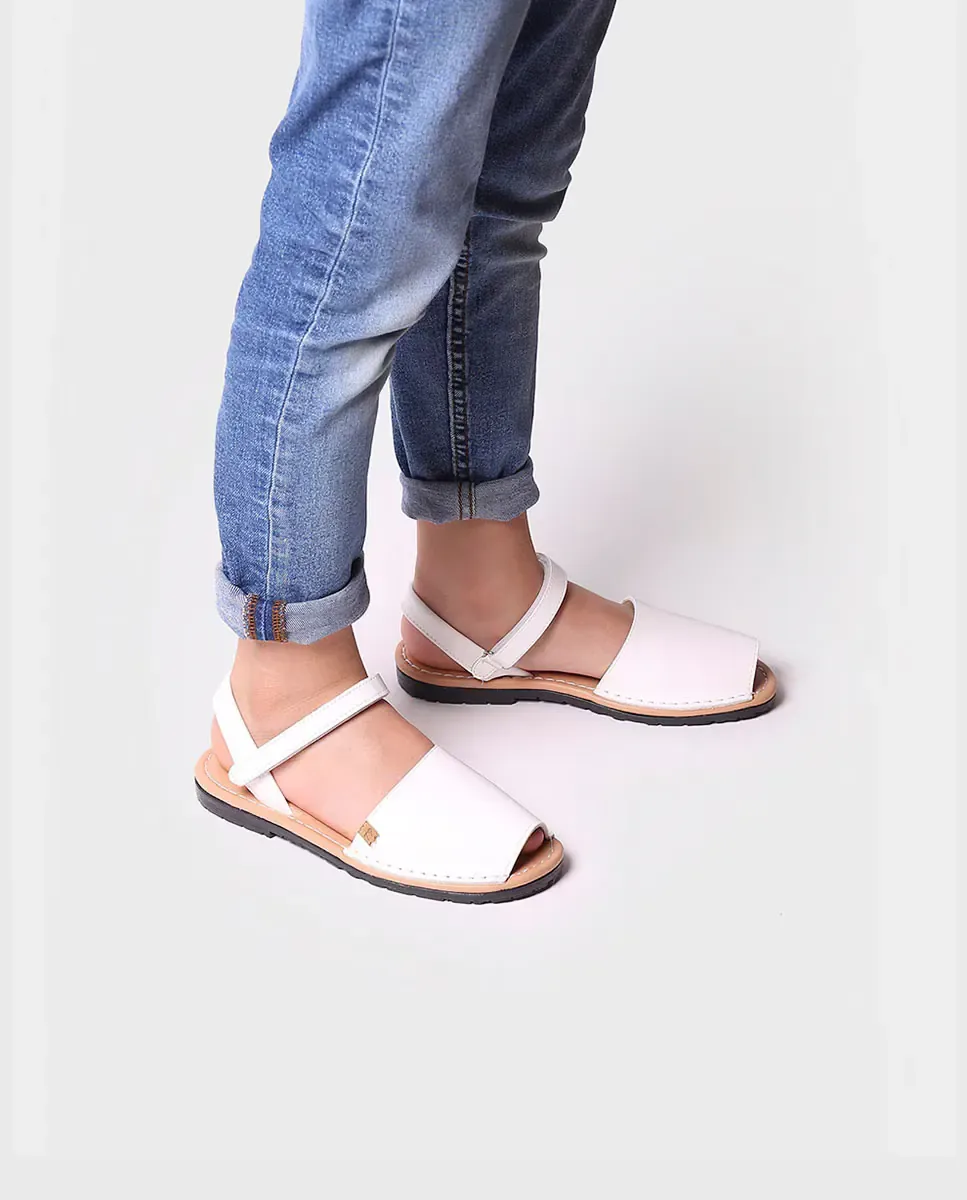 Детские менорки с яркой кожей и застежкой-липучкой Toni Pons, белый — фото 4