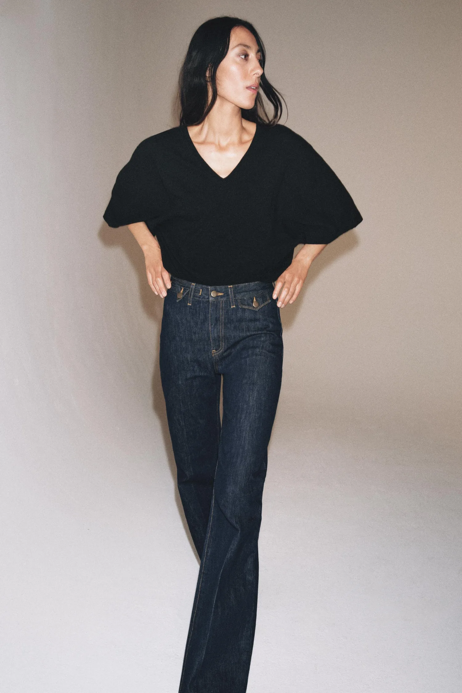 Футболка с v-образным вырезом Zara, черный — фото 3