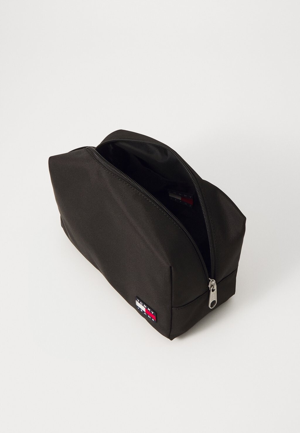 

Косметичка DAILY WASHBAG Tommy Jeans, черный