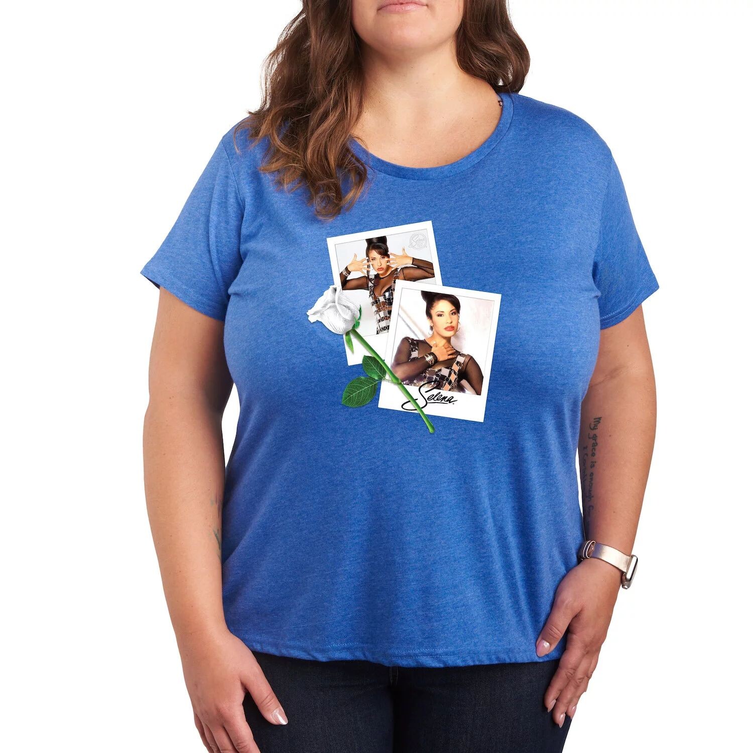 

Футболка с рисунком Missy Plus Size Selena Quintanilla Polaroids Licensed Character, синий