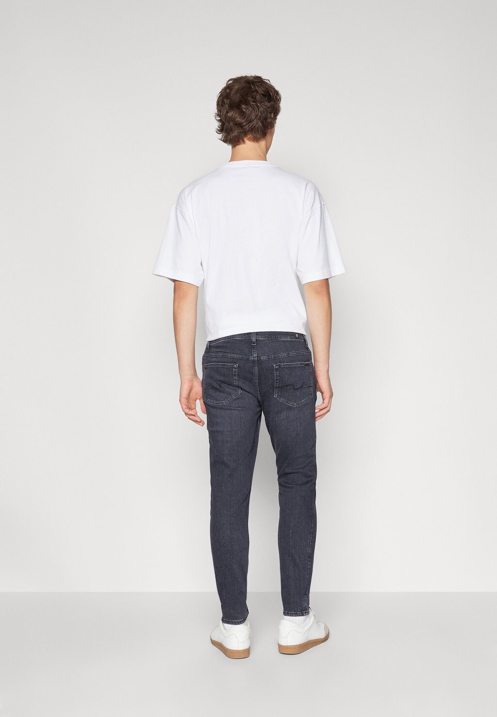 

Приталенный фасон Tapered 7 for all mankind, черный