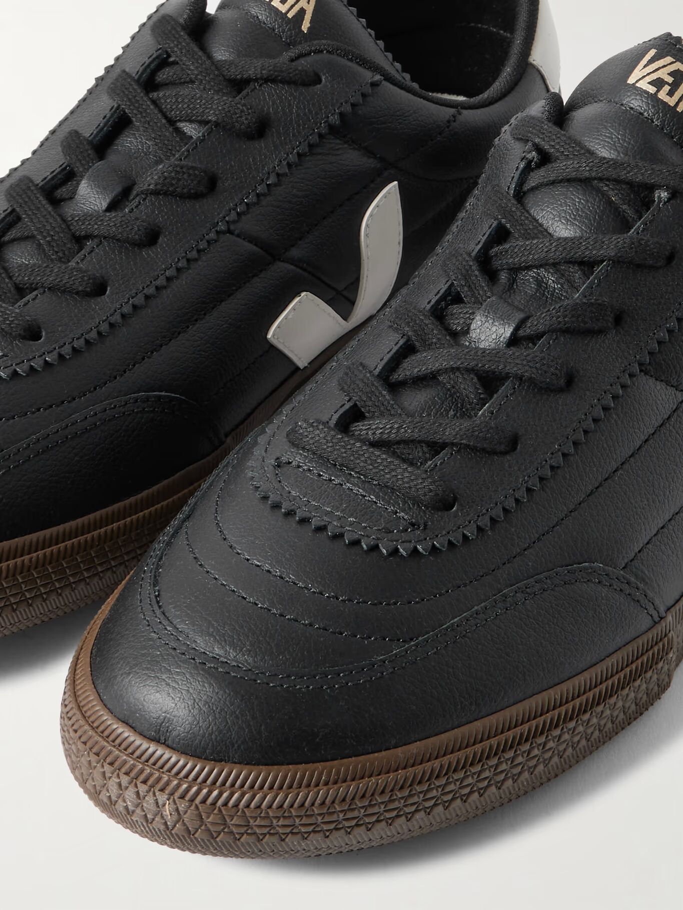 

Кожаные кеды Bastille Panenka VEJA, черный