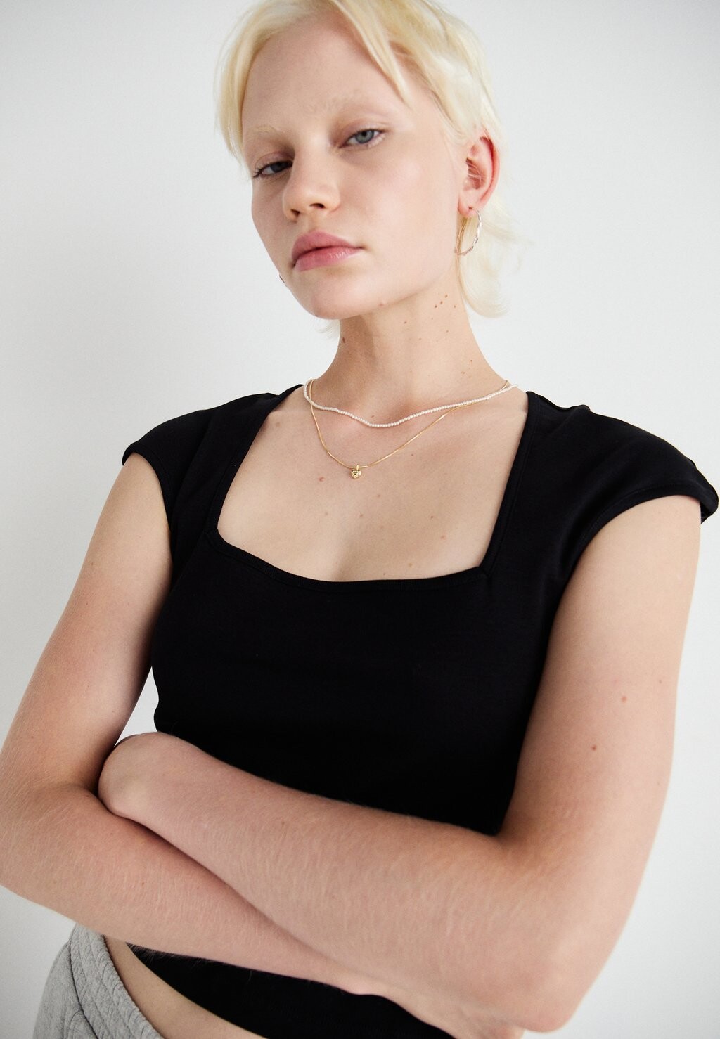 

Базовая футболка NMDORA SQUARE NECK CAPSLEEVE Noisy May, черный