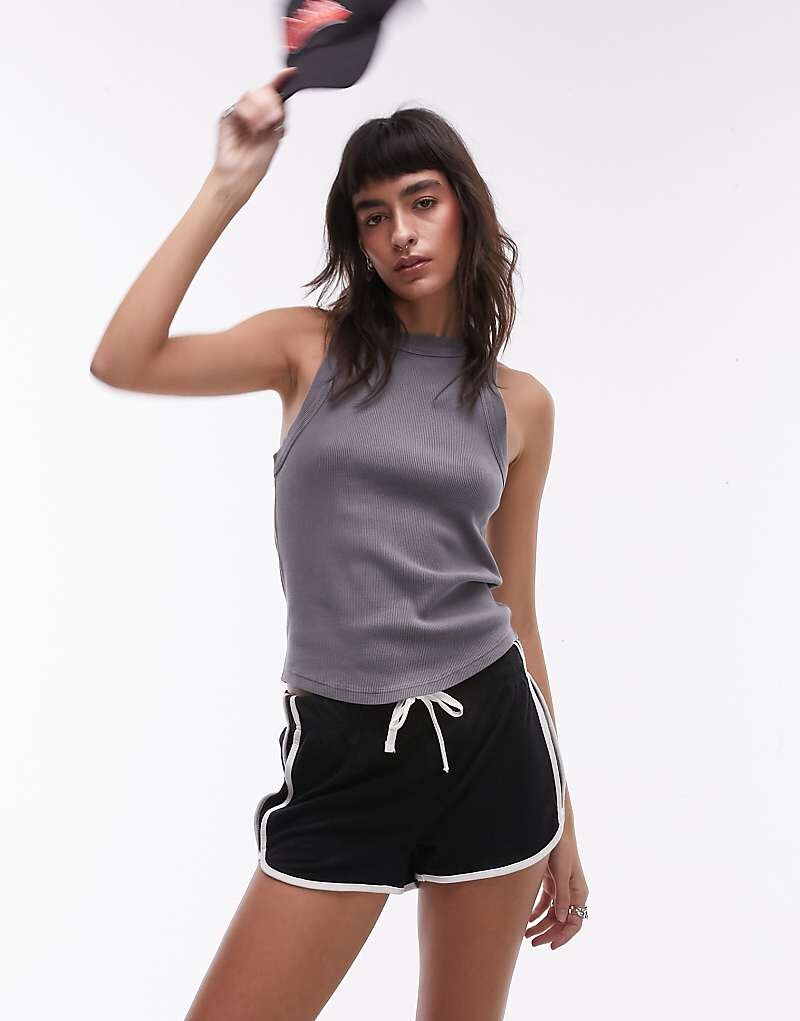 

Topshop – Майка Hellgau в рубчик с принтом «борцовка» на спине, 2013 г