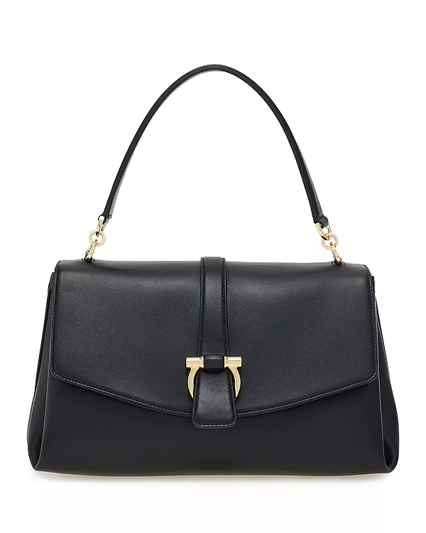 

Маленькая кожаная сумочка с передним клапаном Ferragamo, черный
