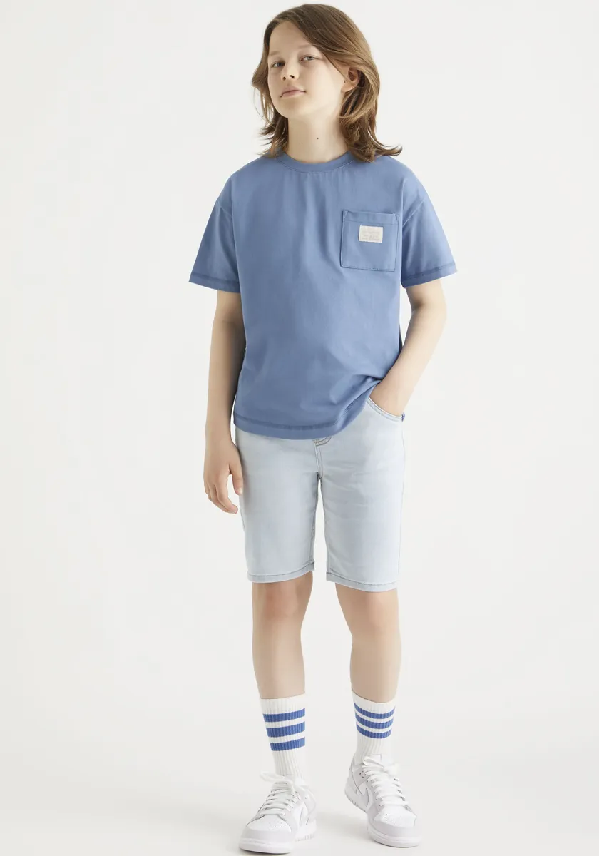 

Детская футболка Levi's "ФУТБОЛКА С КАРМАНОМ LVB С ИЗОГНУТЫМ НОМОМ", для МАЛЬЧИКОВ Levi'S Kids, цвет Coronet Blue