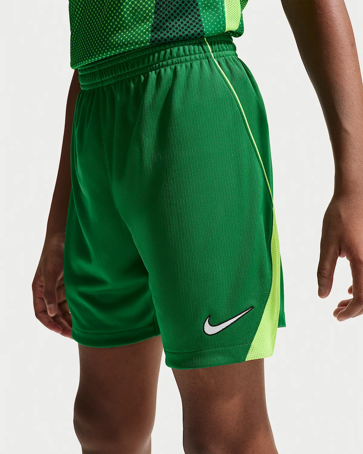 Большие детские шорты Nike Dri-FIT Soccer Replica Nigeria 2026 Stadium Home, Pine Green/Electric Green/White — фото 2