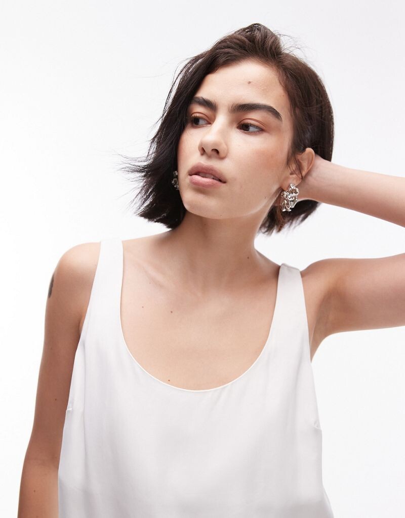 

Майка цвета слоновой кости с овальным вырезом Topshop