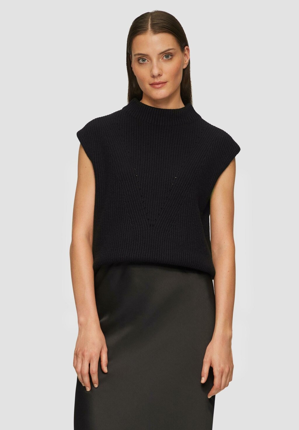 

Топ s.Oliver BLACK LABEL, черный