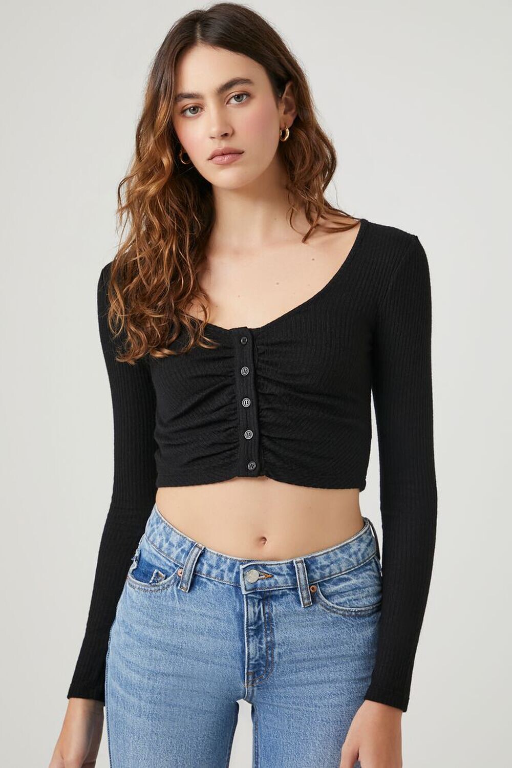 

Укороченный топ в рубчик со сборками Forever 21, черный