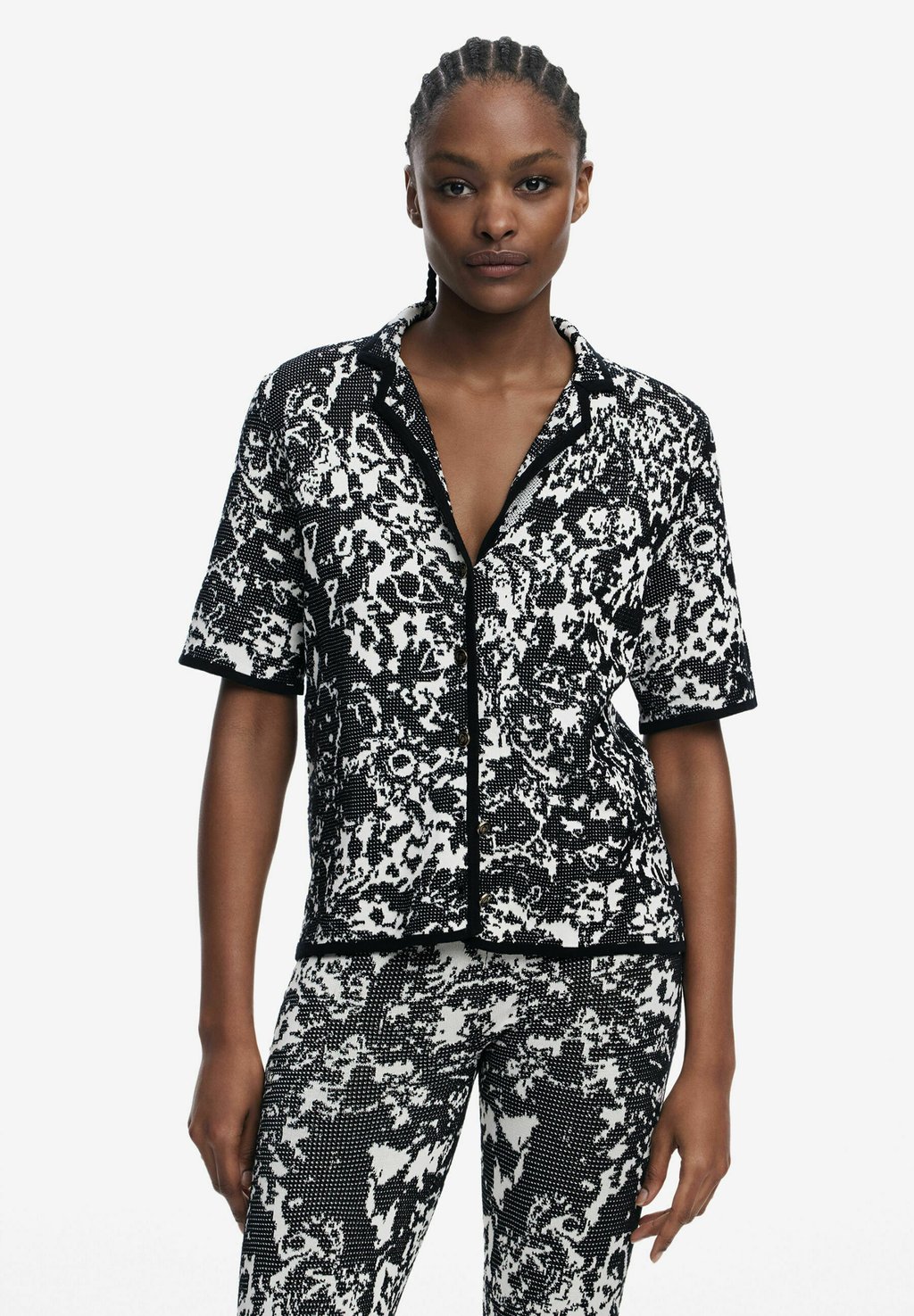 

Рубашка PRINTED SHORT-SLEEVE Desigual, черный