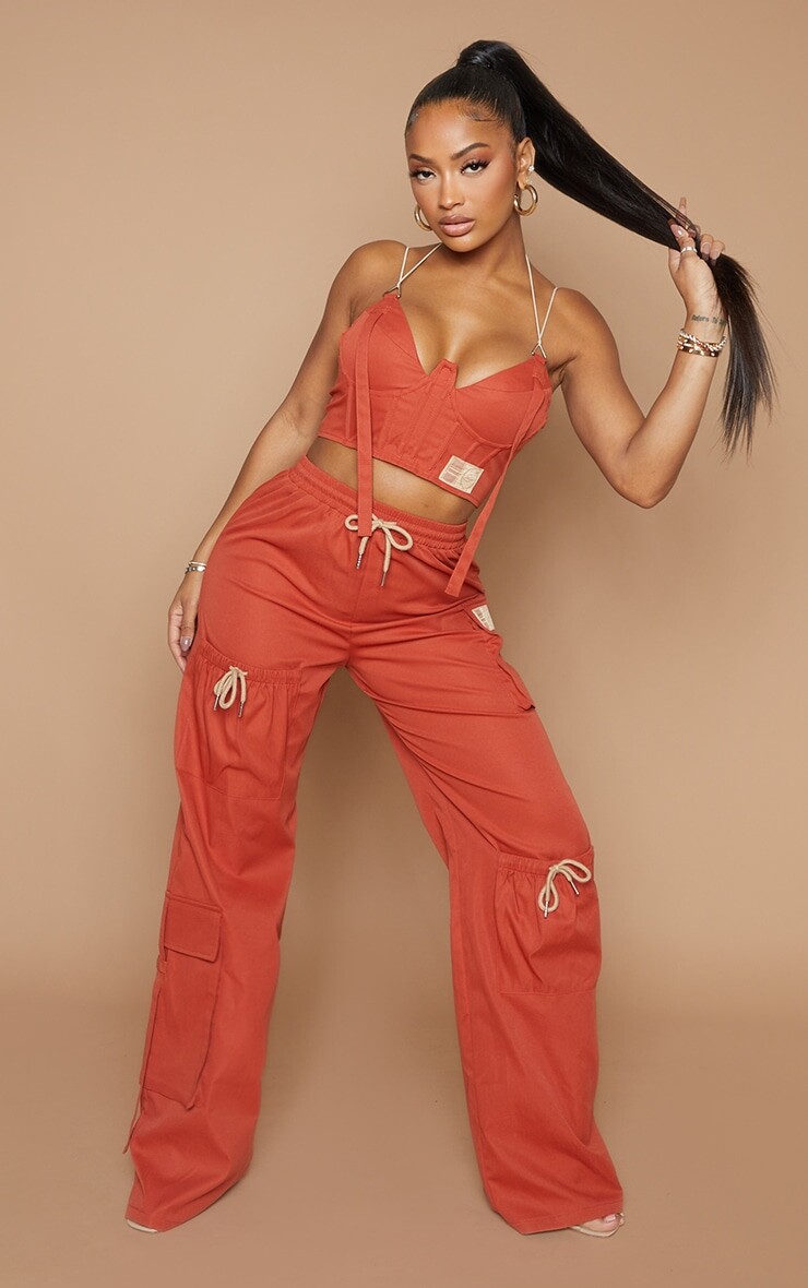 

PrettyLittleThing Широкие джоггеры с карманами-карго в форме ржавчины