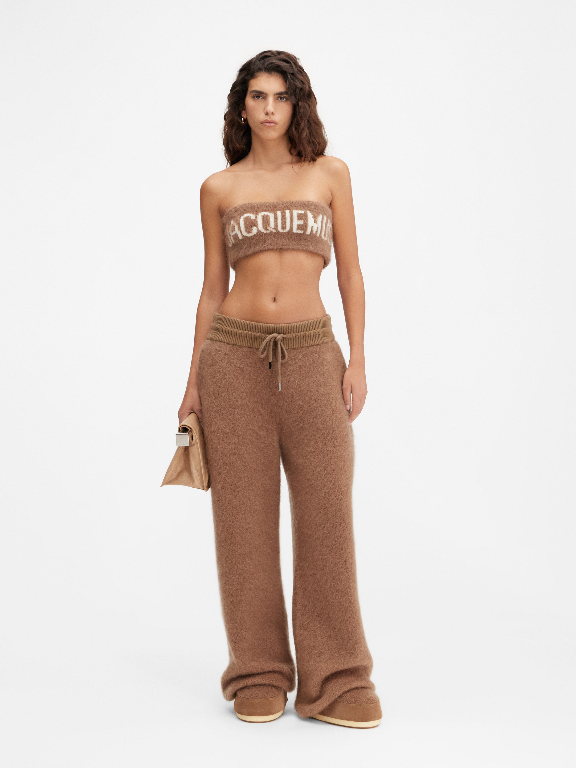 

Бюстгальтер из мохера JACQUEMUS The Nuvola bra, кэмел