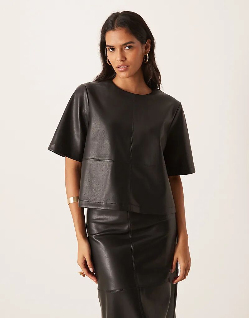 

Топ свободного кроя с короткими рукавами Gina Tricot PU черного цвета