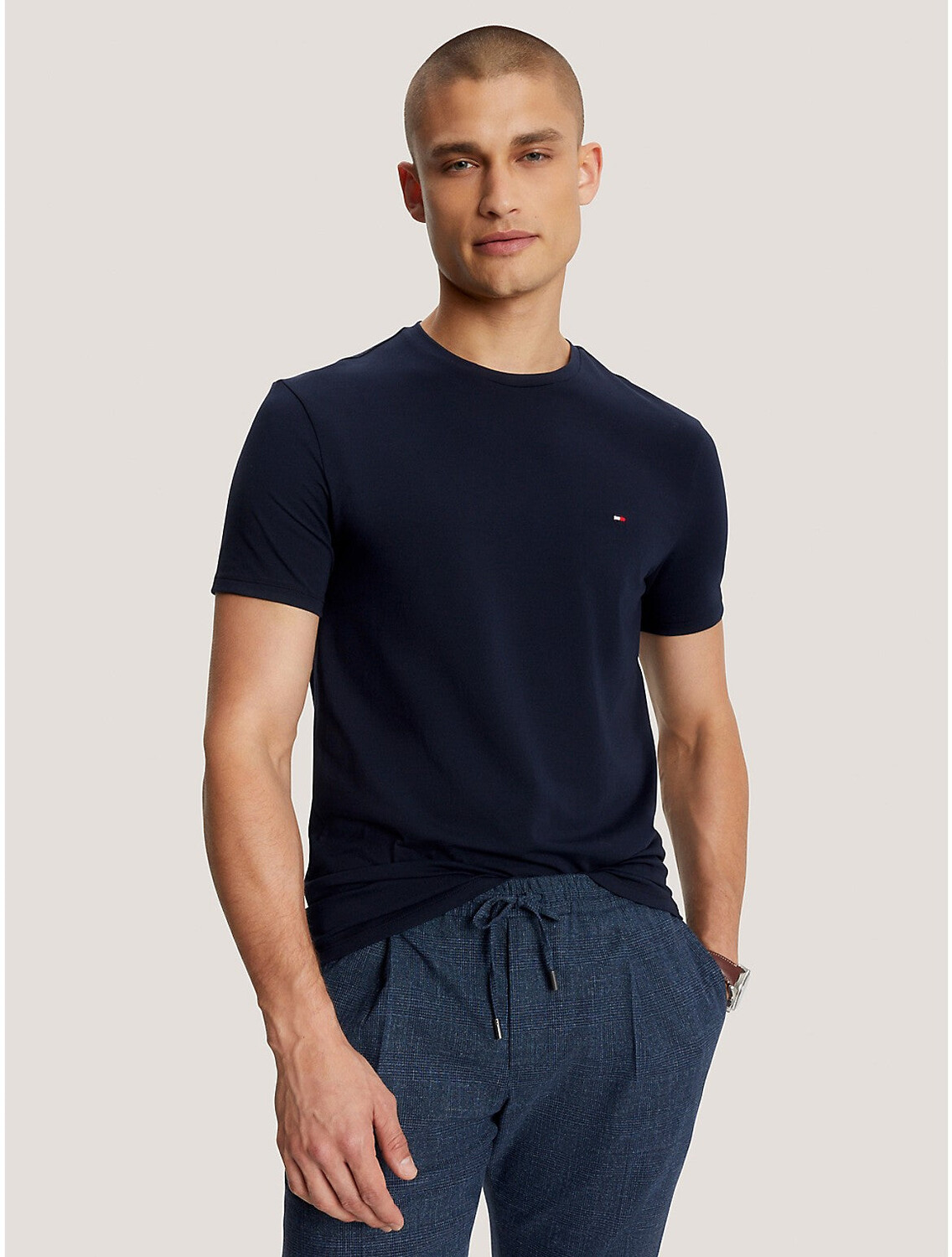 

Tommy Hilfiger Мужская однотонная футболка узкого кроя, темно-синий