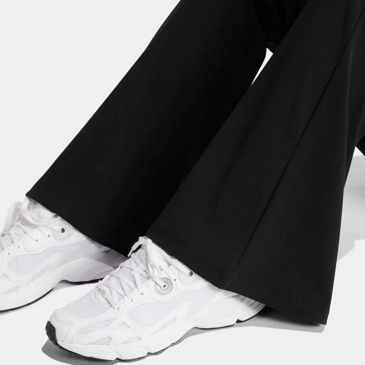 Женские леггинсы Essentials Rib Flared Originals adidas, черный — фото 4