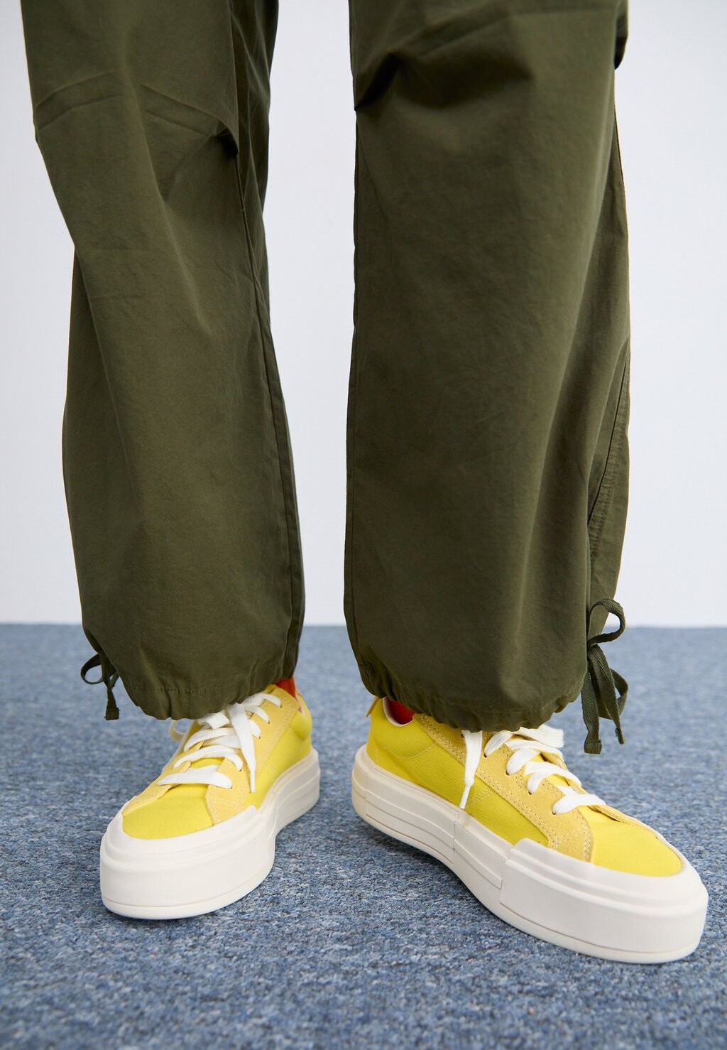 Кроссовки на шнуровке CHUCK TAYLOR ALL STAR CRUISE Converse, золото — фото 3