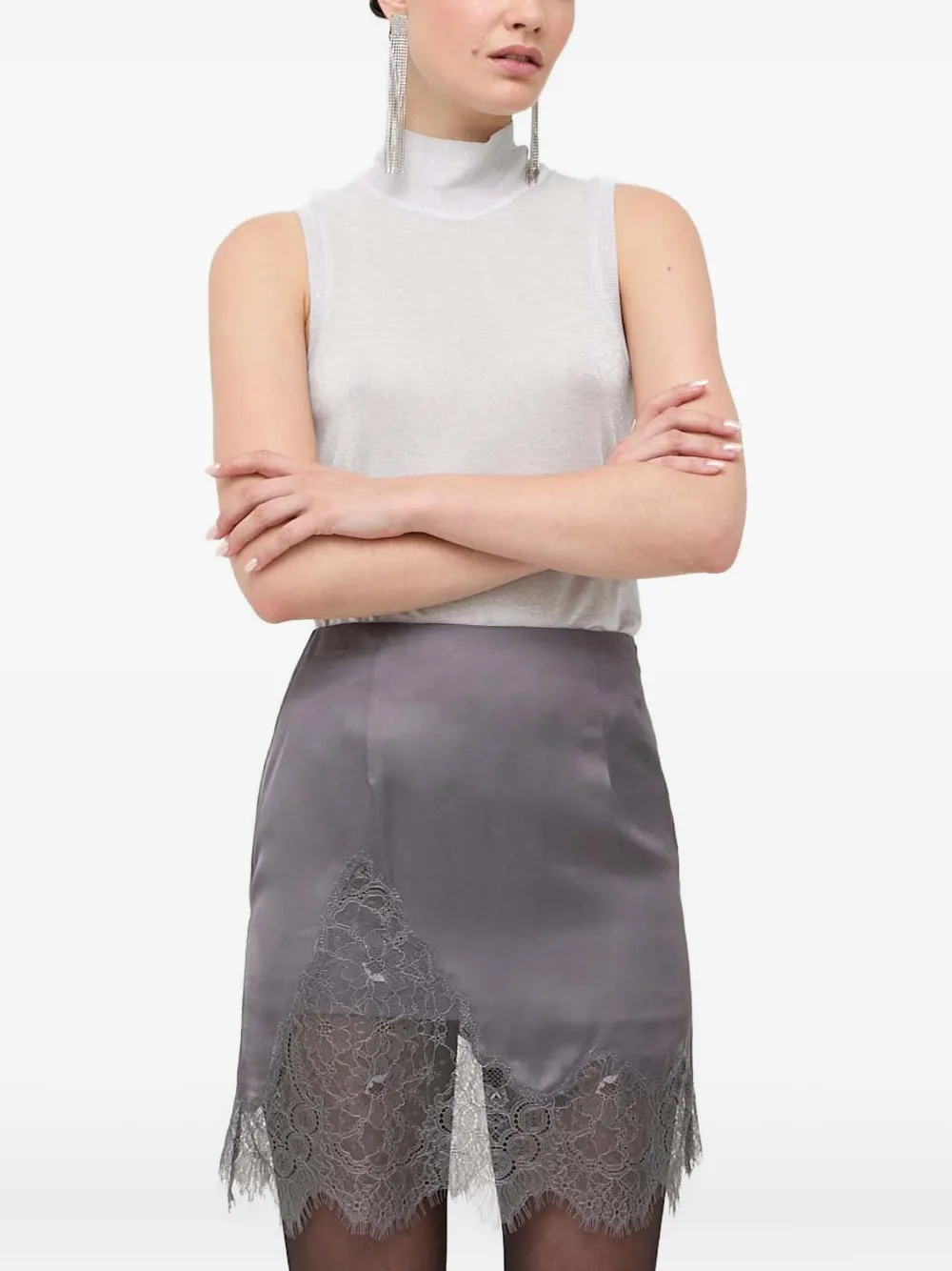 

Топ с украшениями и высоким воротником Patrizia Pepe, серый